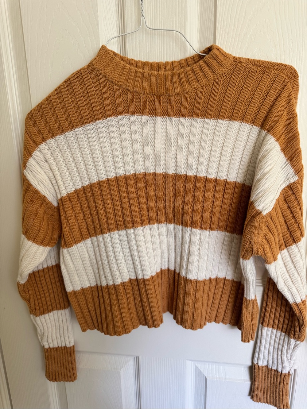 American Eagle Outfitters Ribbed Cropped Crewneck Sweater - Cream & Tan